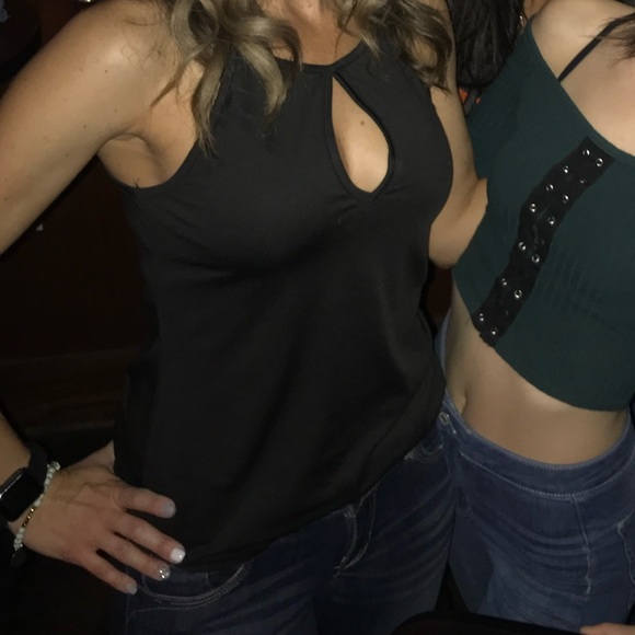 🔥🔥 (3/$20) 
Fancyqube Size Small spaghetti Strap W/ Peekaboo Hole in Front - Picture 2 of 4